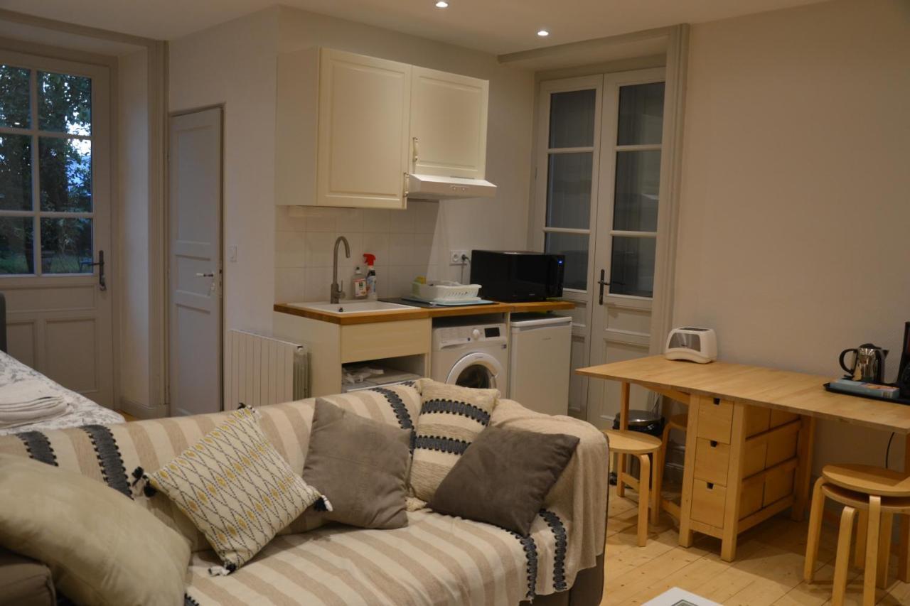 Sur La Colline Apartment Lyon Bagian luar foto